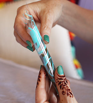 how to seal a henna cone with rubberbands